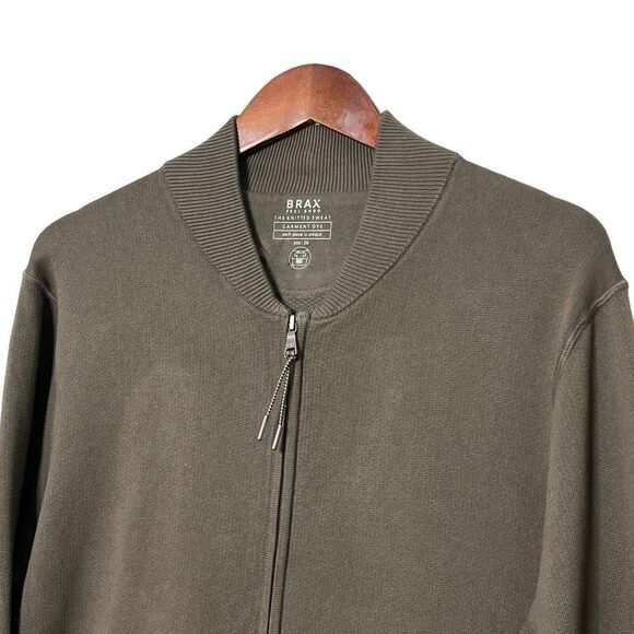 Welcome to my closet! - Picture 3 of 13